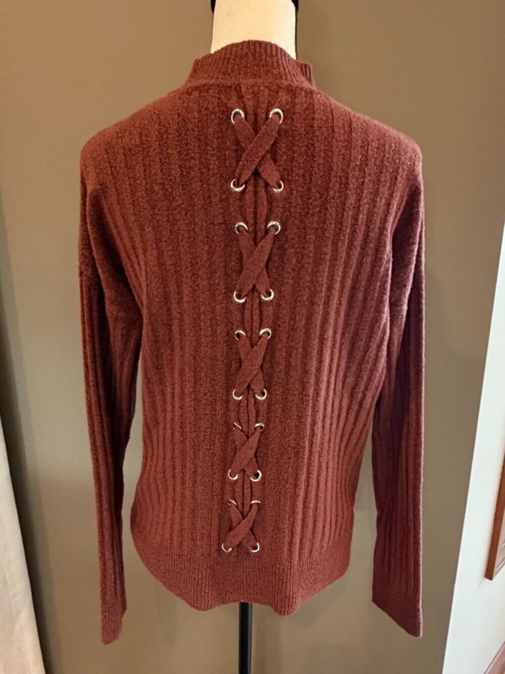 Cinnamon Rust Fall Criss Cross Lace Back Sweater Ribbed Soft Office, Size Medium